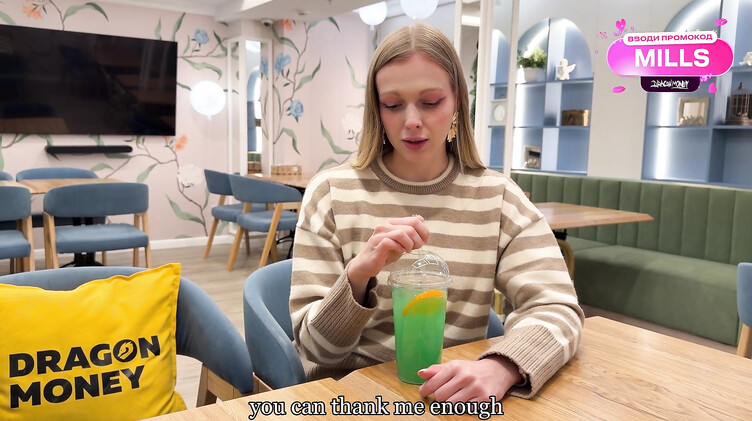 Шлюховатая русская девушка из Тиндера трахается в туалете кафе с парнем