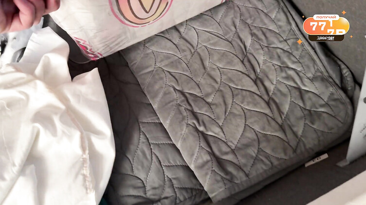 Сводный брат шантажист трахает красивую сестру за дилдо под кроватью