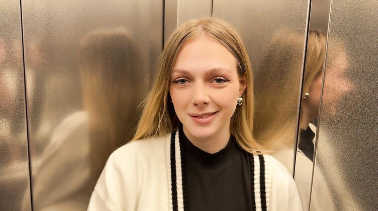 Русский парень встретил в лифте бывшую одноклассницу и спровоцировал ее измену