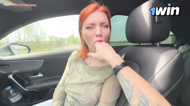 Любительский минет в машине от рыжей русской девки с классными сиськами