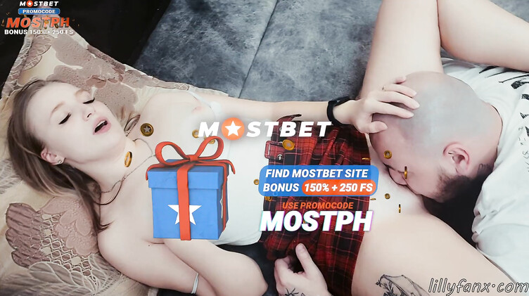 Лысый русский парень раб вылизывает пизду своей госпожи за непомытую посуду