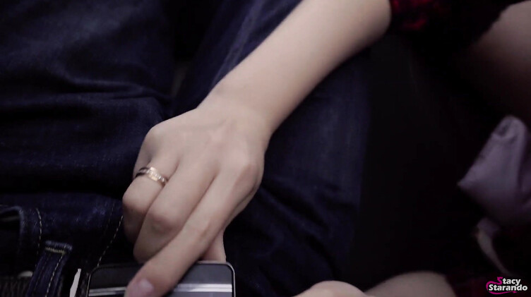 Рассеянная русская блондинка сосет член таксиста за бесплатную поездку