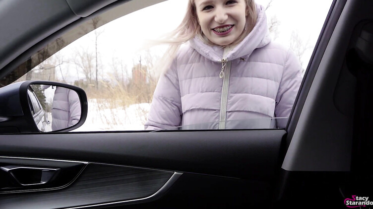 Рассеянная русская блондинка сосет член таксиста за бесплатную поездку