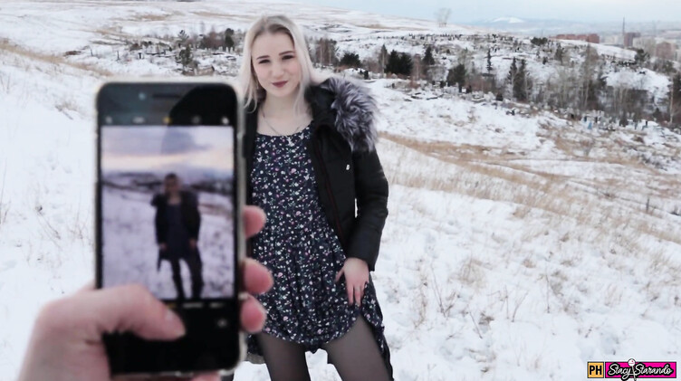 Любительский секс на природе в зимнее время с русской блондой