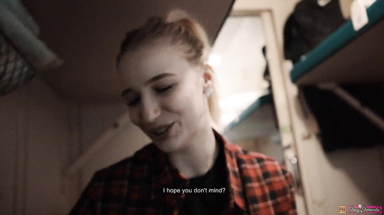 Легкодоступная русская попутчица сделала минет незнакомому парню в купе поезда