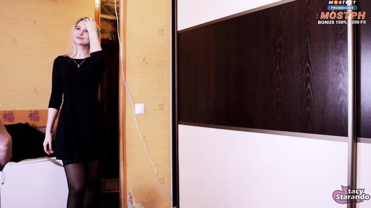 Злобный сводный брат наказал сексом загулявшую сестру в черных чулках