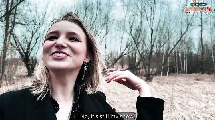 Социальный эксперимент русской блондинки блогерши закончился сексом в машине