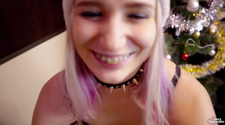 Новогодний любительский минет с заглотом и сперма во рту русской красотки