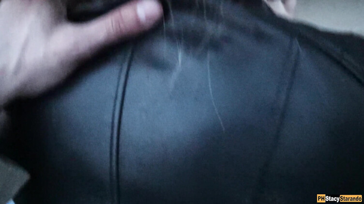 Парень кончил в трусики своей девушки после секса возле железной дороги