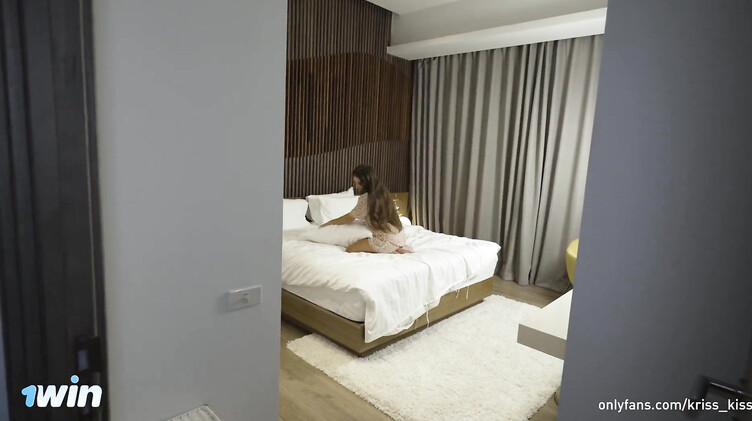 Сводный братик стукач трахнул красивую русскую сестру за свое молчание