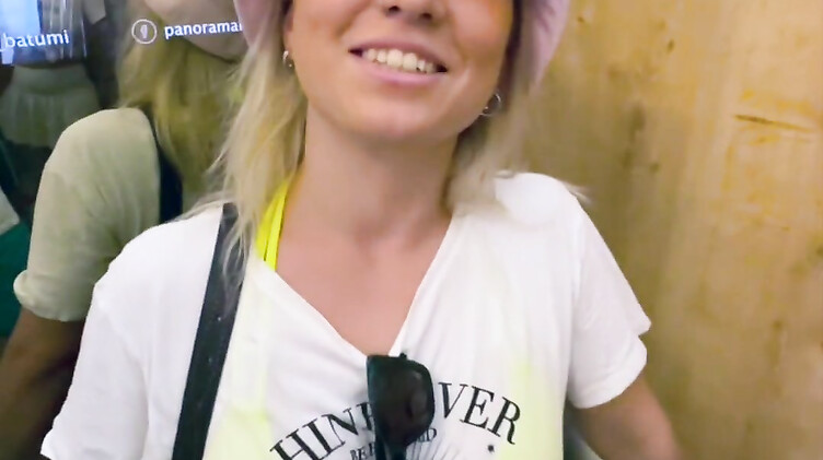 Русский пикапер познакомился с красоткой Андрэ на улице в Батуми и трахнул ее в отеле