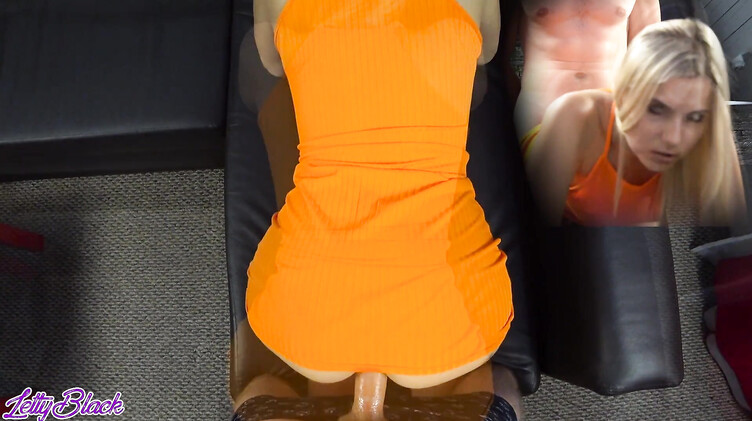 Трахнул русскую раком и кончил спермой на ее оранжевое обтягивающее платье