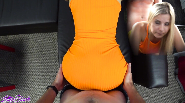 Трахнул русскую раком и кончил спермой на ее оранжевое обтягивающее платье