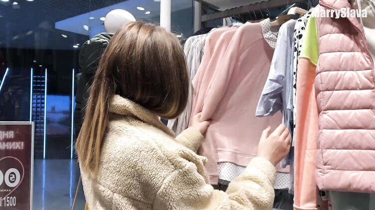 Я реально отсосала своему парню в примерочной торгового центра