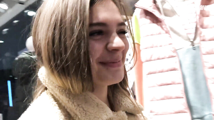 Я реально отсосала своему парню в примерочной торгового центра