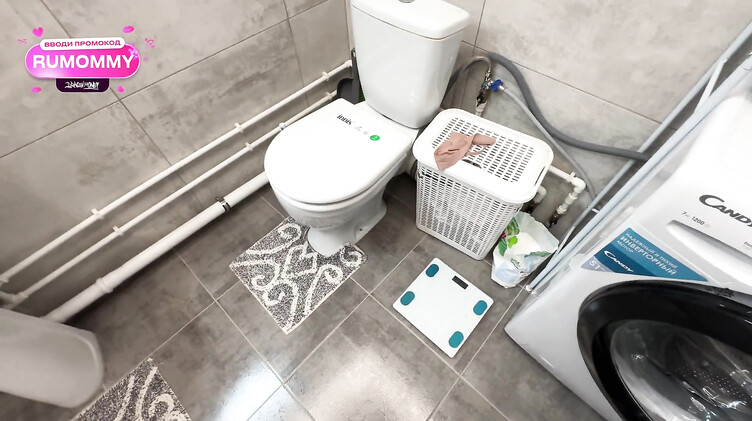 Мачеха спалила, как пасынок нюхает ее трусики в ванной