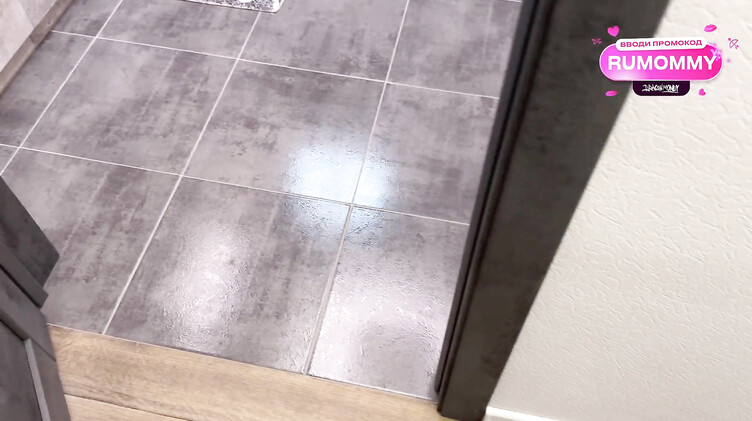 Трахаю жену застрявшую в стиральной машинке и спускаю сперму ей на половые губы