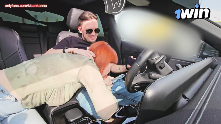 Глубокий слюнявый минет в Мерседесе и сперма в рот для рыжей подружки