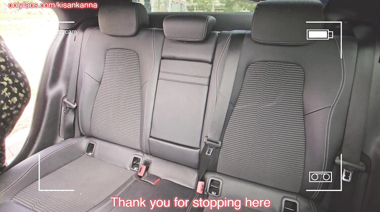 Русская мастурбирует и сквиртует в такси на заднем сиденье