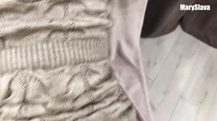 Зашел к молодой соседке за сахаром и трахнул ее на кухне