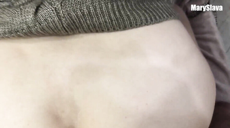 Зашел к молодой соседке за сахаром и трахнул ее на кухне