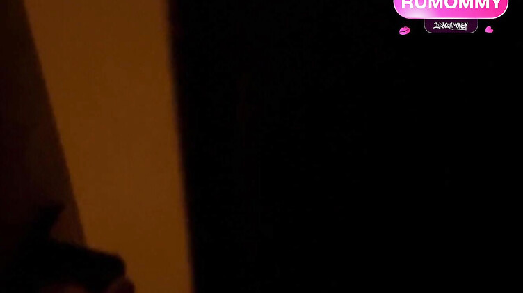 Пасынок лапает спящую мачеху во сне и палится