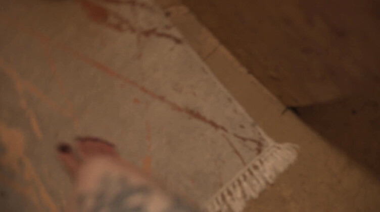 Красивая сводная сестра подставила киску под член брата вместо реалистичной секс куклы