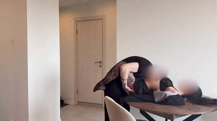 Строгий сводный брат отшлепал и выебал до кремпая свою шлюховатую сестру