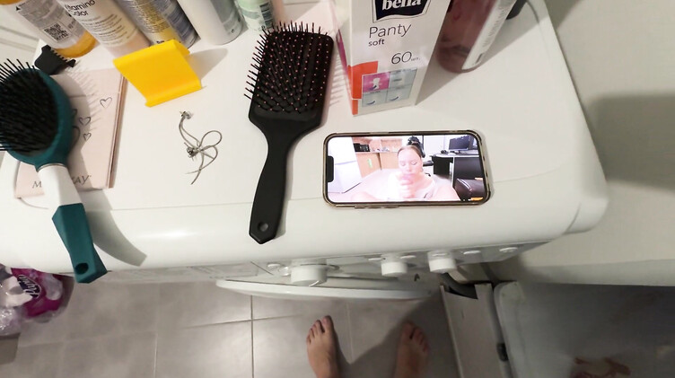 Русская мачеха позволила пасынку переночевать с ней и получила член в пизду