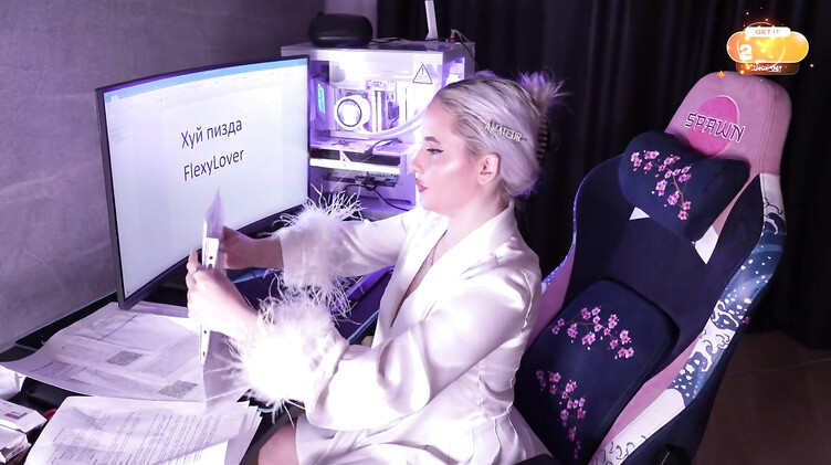 Русская бухгалтерша спиздила зарплату айтишника и была наказана за воровство сексом