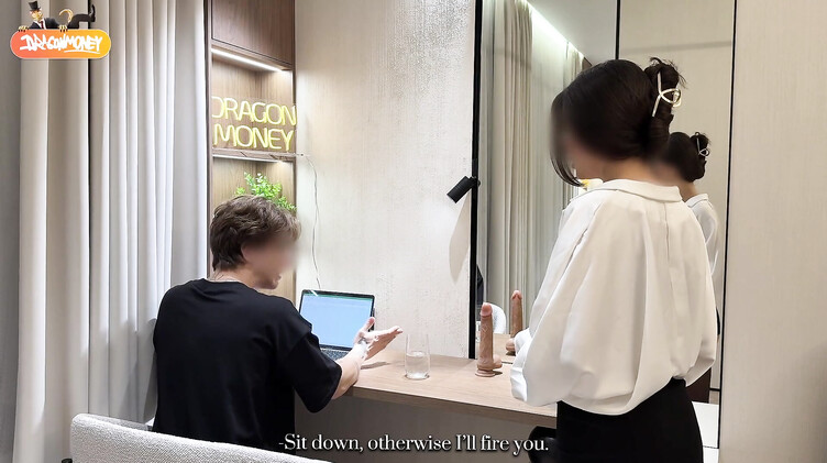 Начальник выебал и кончил в пизду красивой секретарши в чулках за премию