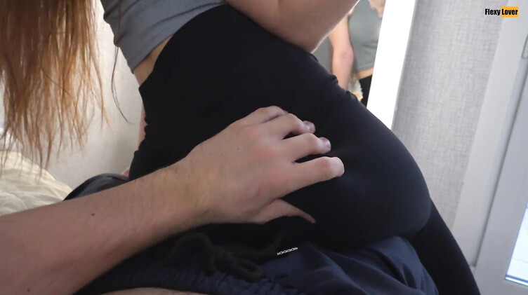 Сводный брат выебал и кончил в жопу своей гибкой старшей сестренки