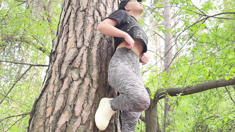 Случайный секс в лесу с молоденькой русской блондинкой Montanasvibe