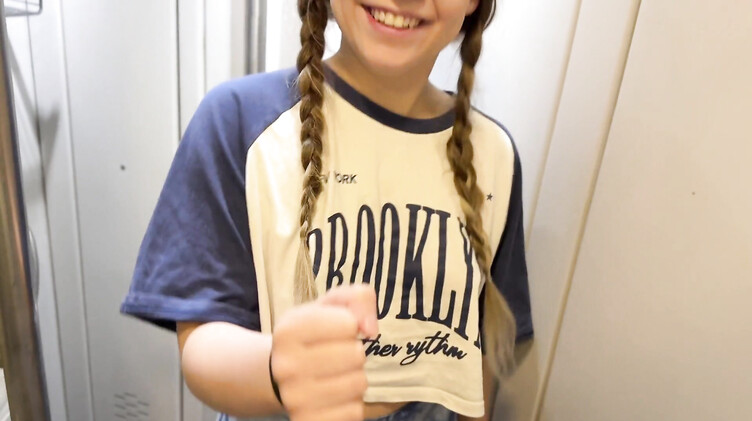 Русская молодежь познакомилась на перроне и перепихнулась в туалете поезда