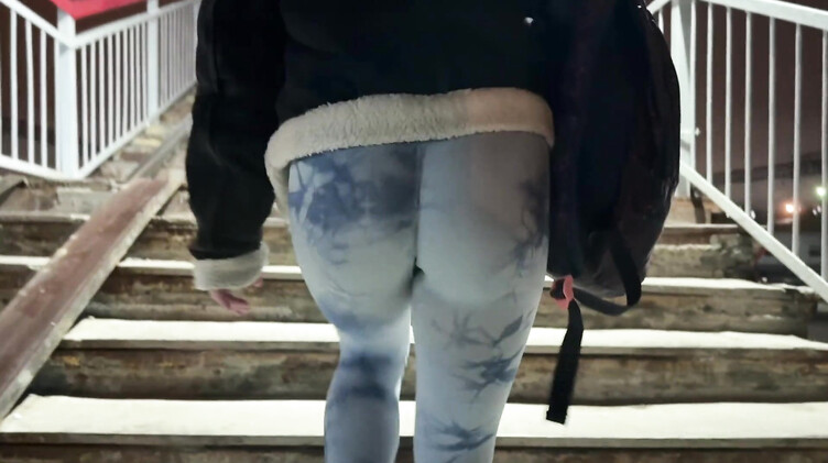 Русская молодежь познакомилась на перроне и перепихнулась в туалете поезда