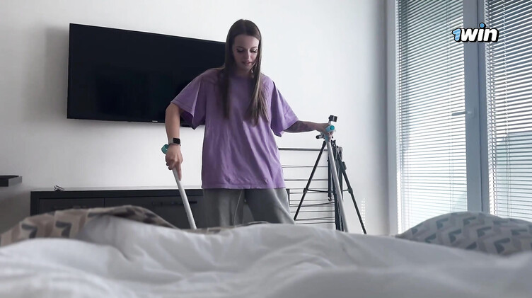 Служанки: Русский парень заплатил за секс красивой горничной в отеле