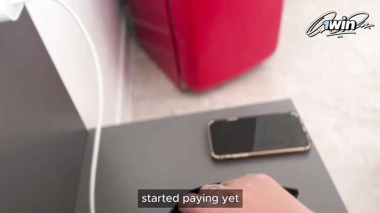 Русский парень заплатил за секс красивой горничной в отеле