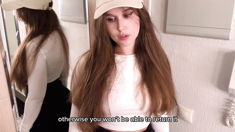 Девушка курьер на каблуках трахается в попку с настойчивым клиентом