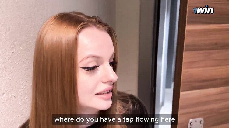 Katy Milligan: Рыжая путана Марина перепутала этаж и отдалась на диване левому парню