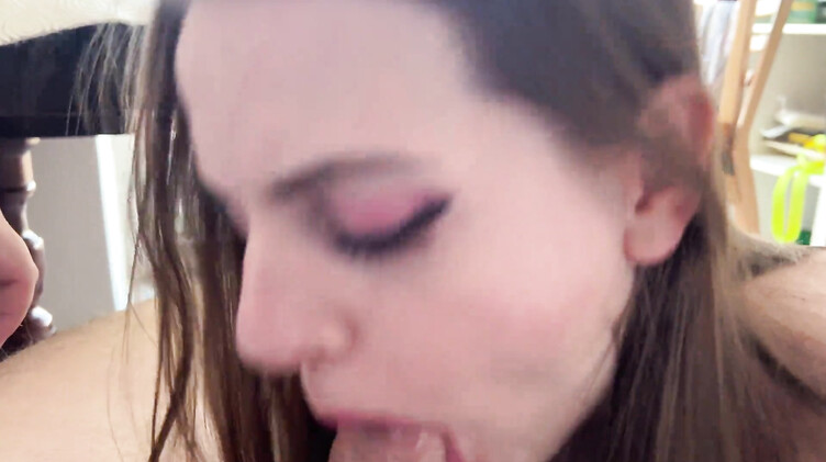 Подруга попросила проверить своего парня на измену - он кончил мне в рот!