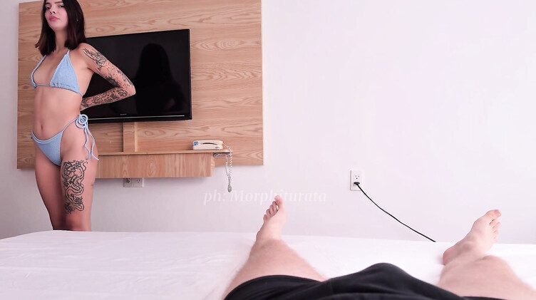 Один день в совместном номере отеля закончился сексом брата и сестры