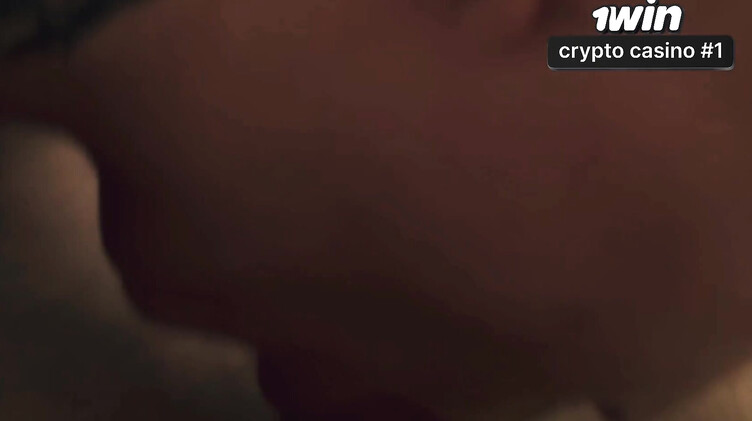 Влюбленная русская парочка занялась оральным сексом в машине у трассы