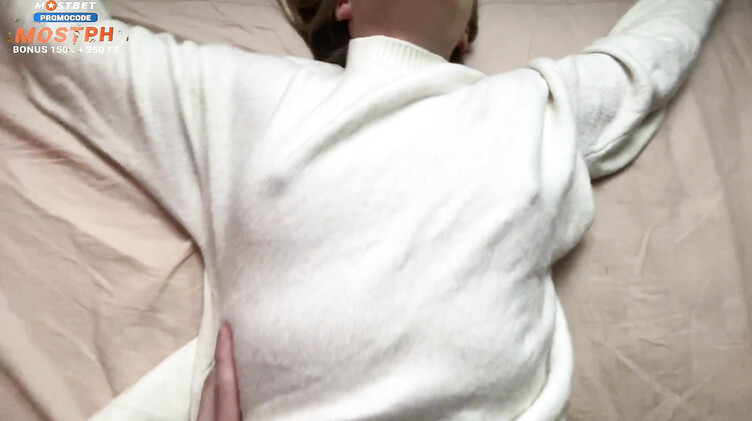 Морозко встретил в зимнем лесу русскую красавицу и отогрел ее членом