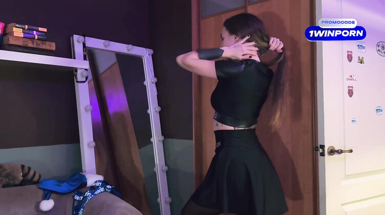 Волосатый мужик порвал колготки и трахнул раком красивую брюнетку