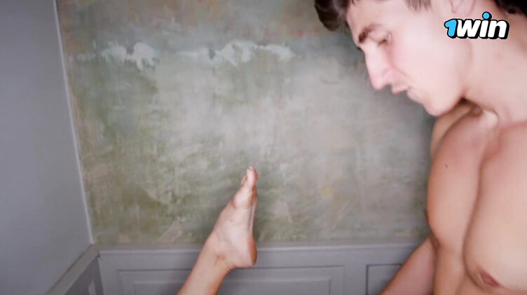 Ненасытная шлюшка Talia Mint участвует в ганг банге с тремя большими членами