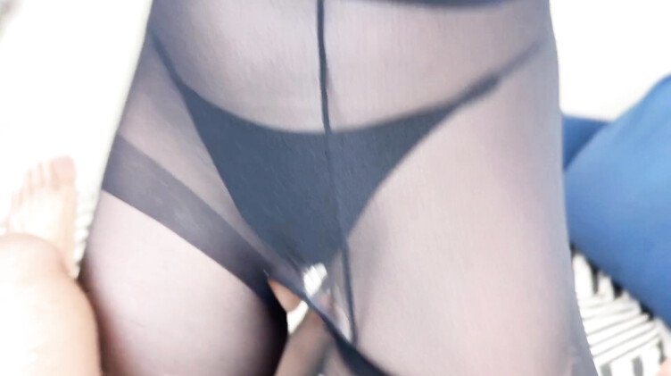 Сперма на одежде: Братишка порвал капроновые колготки сводной сестры и выебал ее в пизду