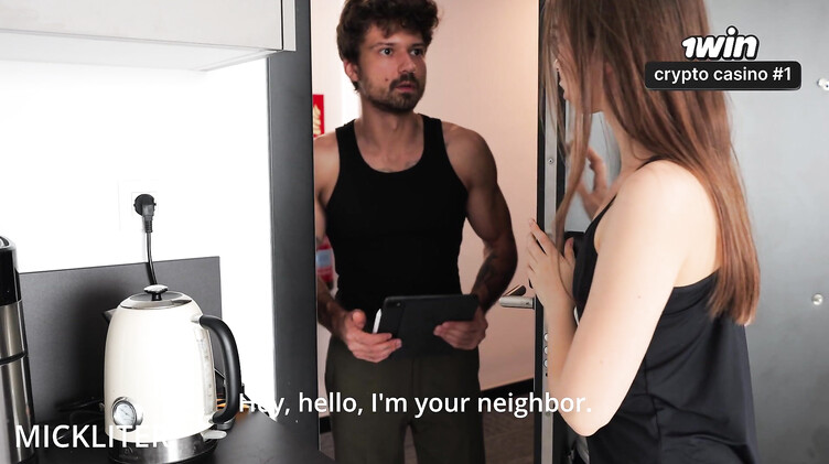 Сосед лудоман воспользовался интернетом и рабочим ротиком русской крошки