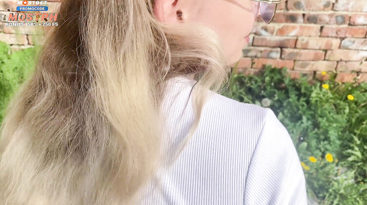 18-летняя русская школьница ебется за гаражами с приставучим парнем