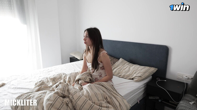 Сводный брат заявился к сестренке на пару дней и выебал ее спустя час