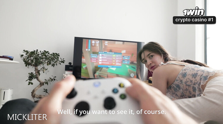 Парень геймер трахает раком сексуальную подругу вместо похода на тренировку